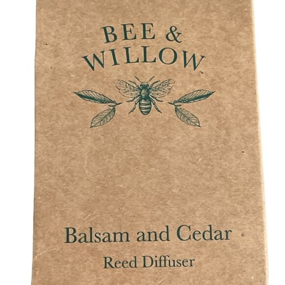 Holiday Embossed Ceramic Balsam and Cedar Branch Reed Diffuser Bee & Willow NEW - Picture 4 of 14